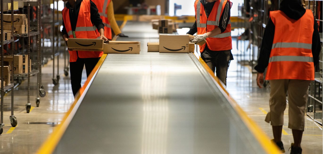 Walmart, Amazon, UPS and others pump up perks to lure workers ahead of the holiday rush